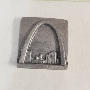 Handcast PEWTER Jim Clift Design, Inc. Pewter St. Louis Gateway Arch Lapel Pin
